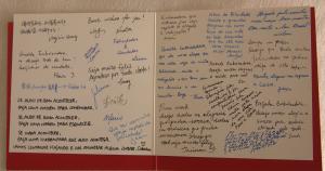 Cartão assinado pelo corpo de funcionários do consulado brasileiro em Xangai, por ocasião do fim da missão da cônsul-geral Ana Candida Perez.